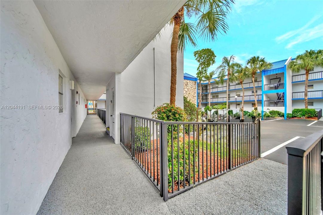 For Sale: $126,400 (1 beds, 1 baths, 720 Square Feet)