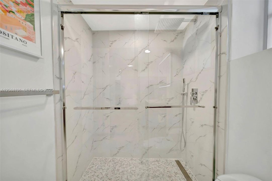 For Sale: $126,400 (1 beds, 1 baths, 720 Square Feet)