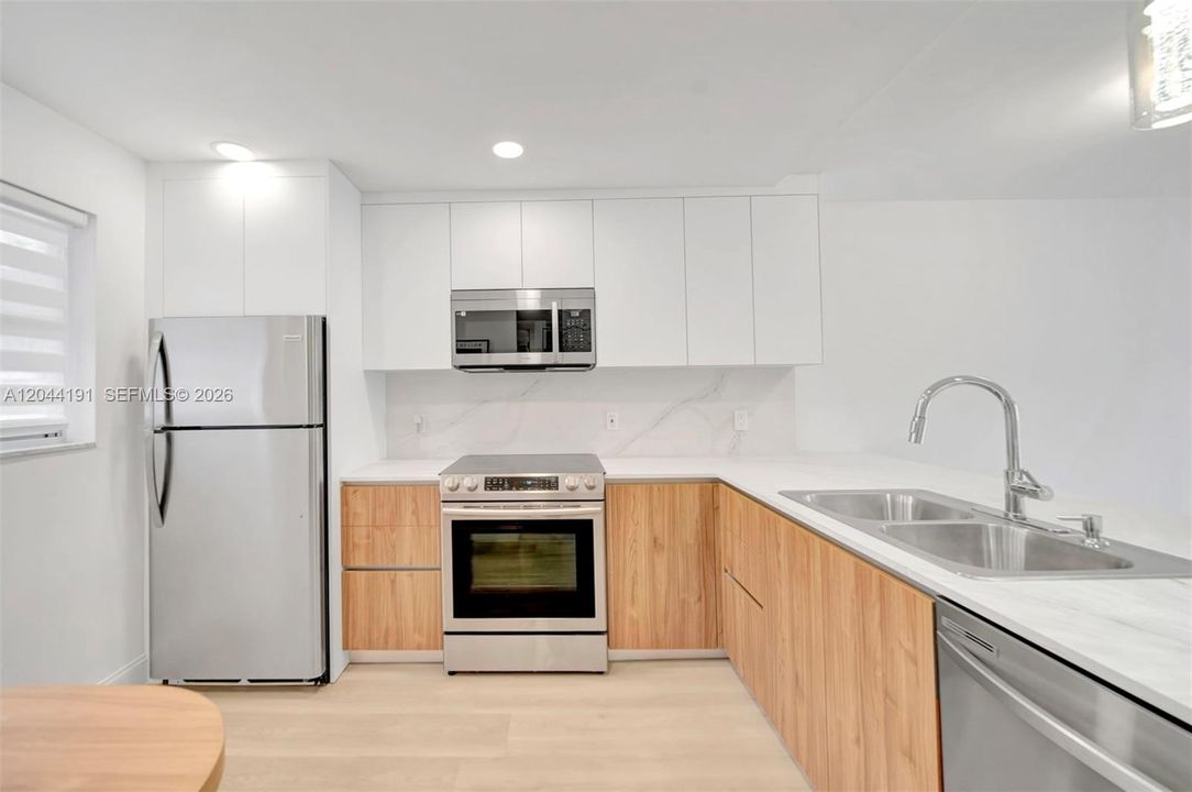 For Sale: $126,400 (1 beds, 1 baths, 720 Square Feet)