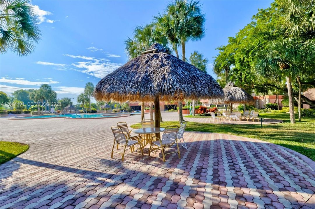 For Sale: $126,400 (1 beds, 1 baths, 720 Square Feet)