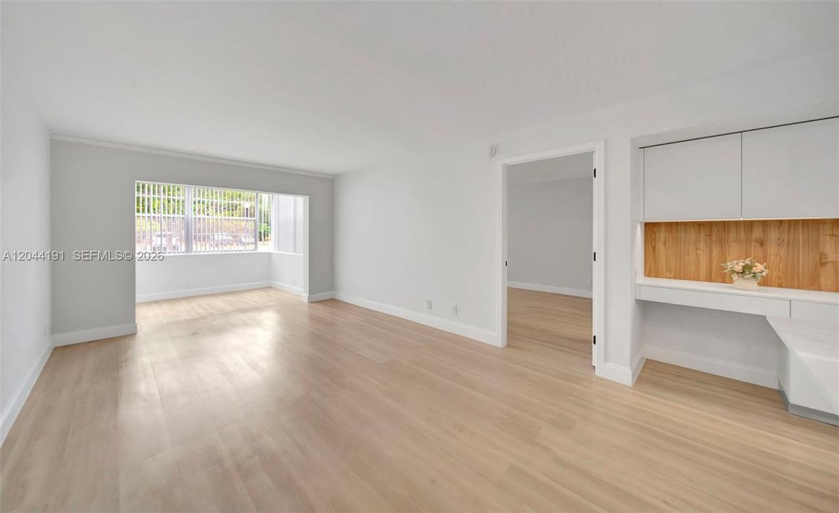 For Sale: $126,400 (1 beds, 1 baths, 720 Square Feet)
