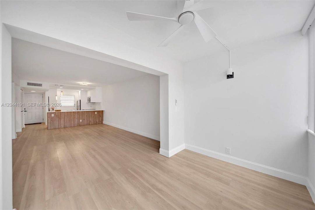 For Sale: $126,400 (1 beds, 1 baths, 720 Square Feet)