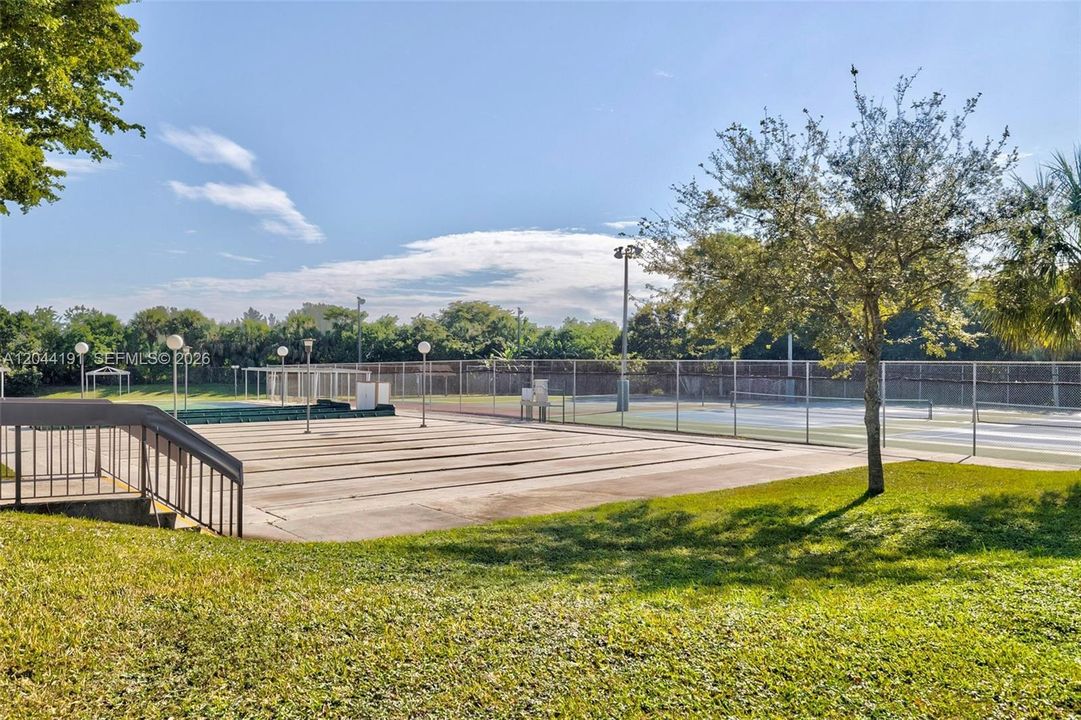 For Sale: $126,400 (1 beds, 1 baths, 720 Square Feet)
