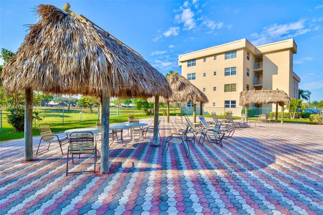 For Sale: $126,400 (1 beds, 1 baths, 720 Square Feet)
