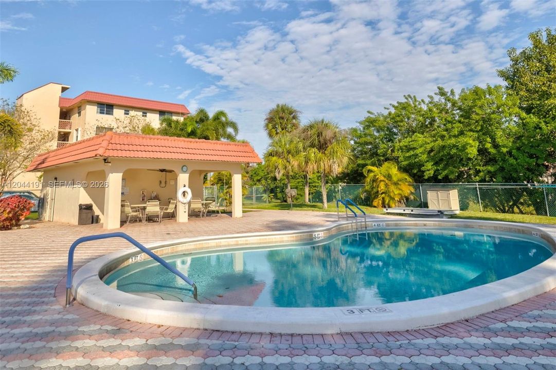 For Sale: $126,400 (1 beds, 1 baths, 720 Square Feet)