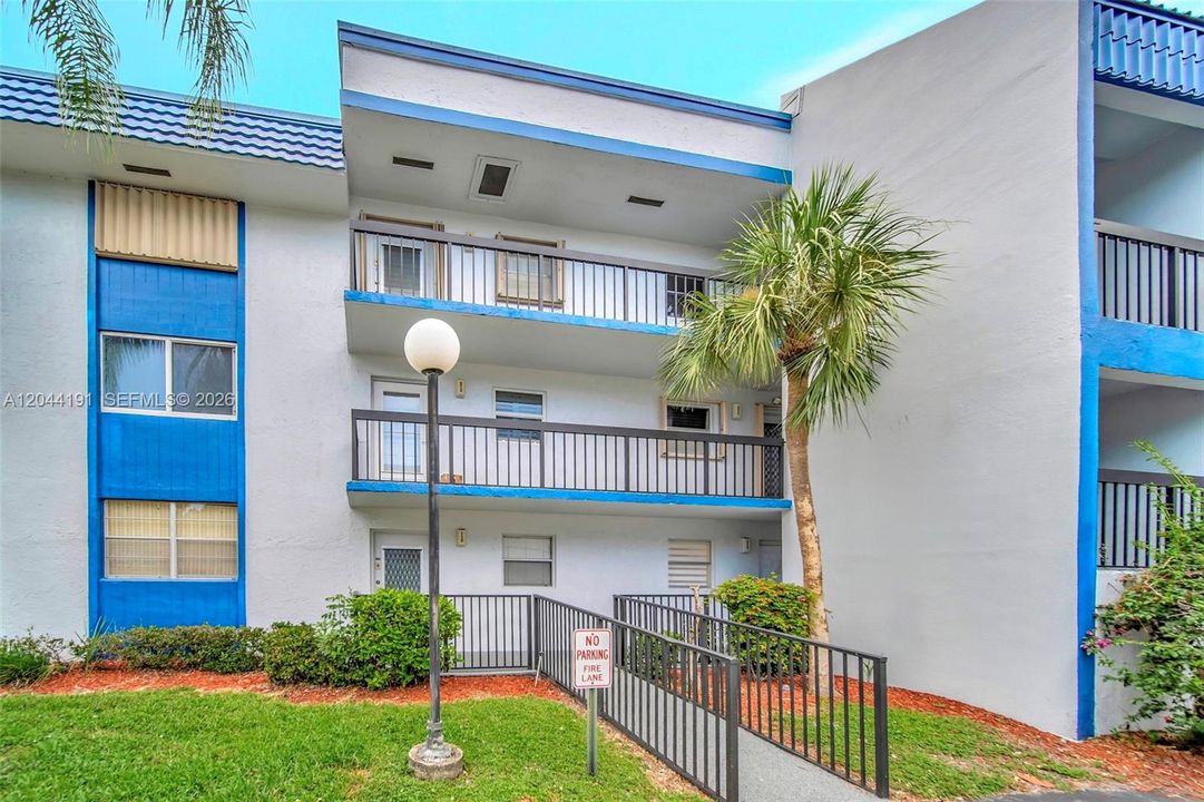 For Sale: $126,400 (1 beds, 1 baths, 720 Square Feet)