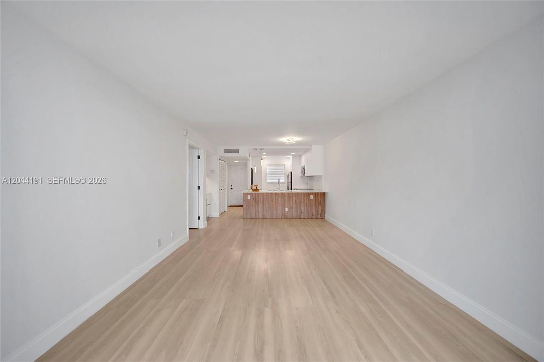 For Sale: $126,400 (1 beds, 1 baths, 720 Square Feet)