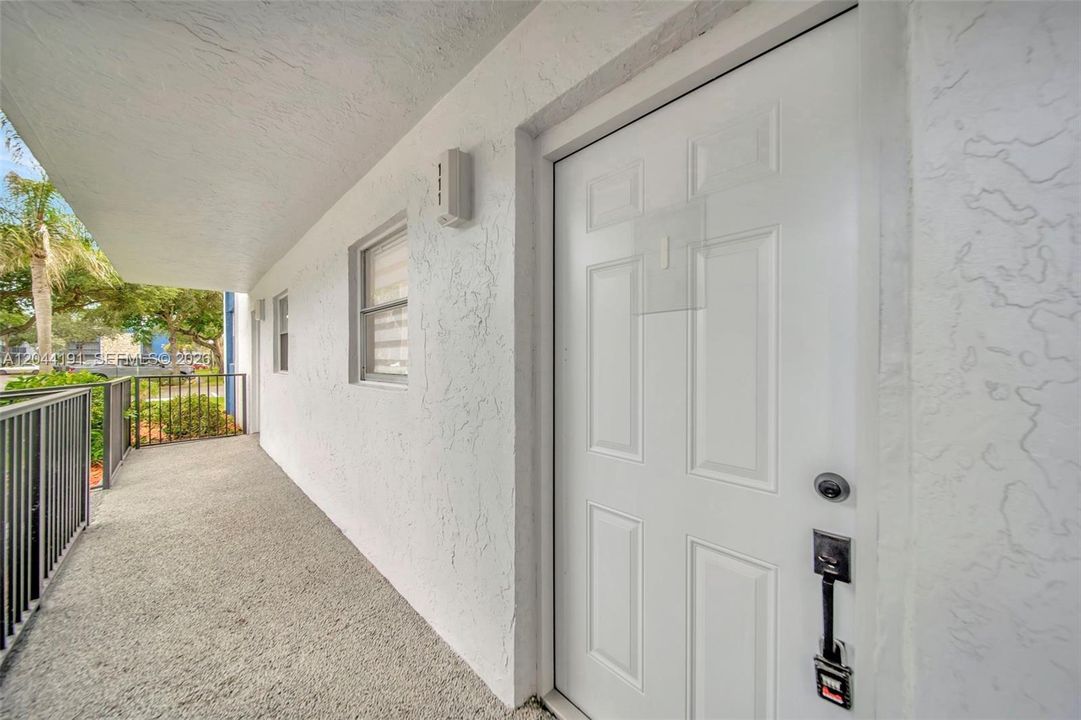 For Sale: $126,400 (1 beds, 1 baths, 720 Square Feet)