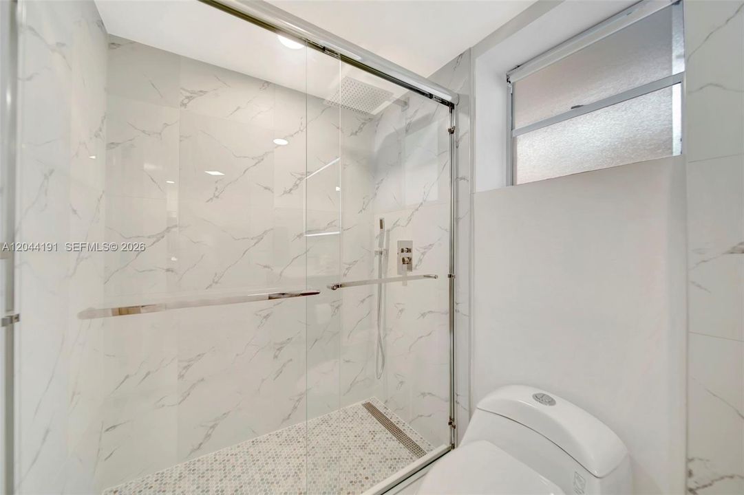 For Sale: $126,400 (1 beds, 1 baths, 720 Square Feet)