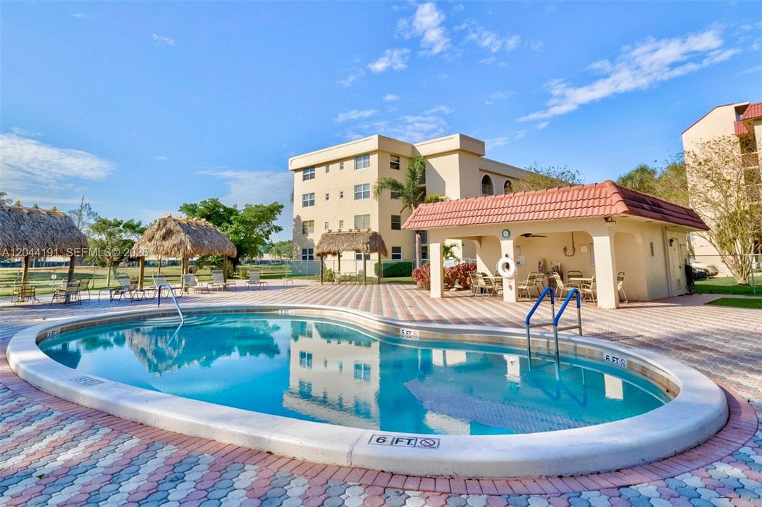 For Sale: $126,400 (1 beds, 1 baths, 720 Square Feet)