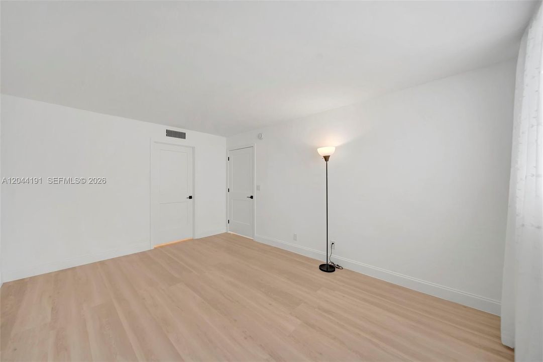 For Sale: $126,400 (1 beds, 1 baths, 720 Square Feet)