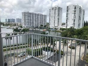 На продажу: $340,000 (2 спален, 2 ванн, 1220 Квадратных фут)