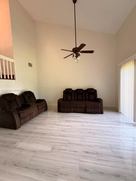 For Rent: $3,000 (2 beds, 2 baths, 1326 Square Feet)