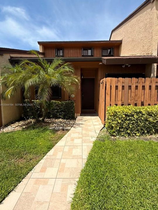 For Rent: $3,000 (2 beds, 2 baths, 1326 Square Feet)
