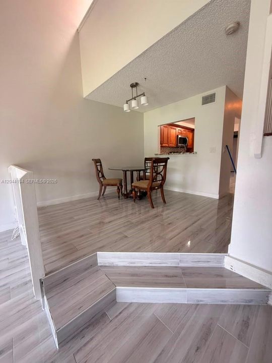 For Rent: $3,000 (2 beds, 2 baths, 1326 Square Feet)