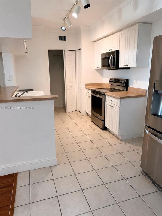 В аренду: $4,300 (3 спален, 2 ванн, 1353 Квадратных фут)