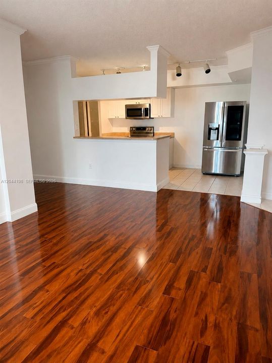 В аренду: $4,300 (3 спален, 2 ванн, 1353 Квадратных фут)