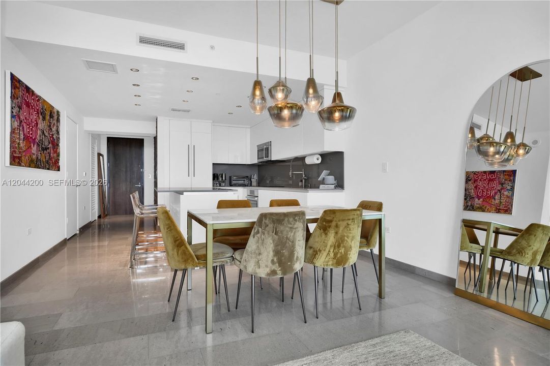 В аренду: $5,100 (1 спален, 1 ванн, 879 Квадратных фут)
