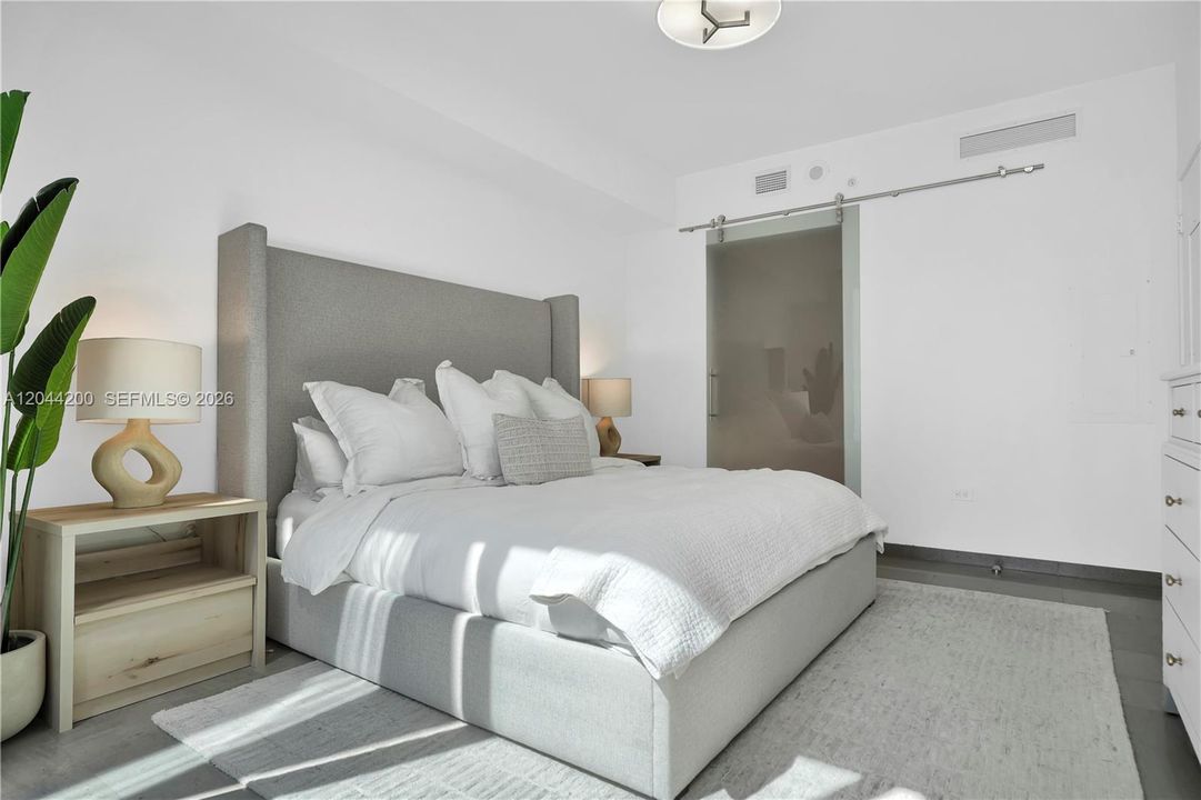 В аренду: $5,100 (1 спален, 1 ванн, 879 Квадратных фут)