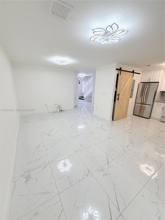 В аренду: $3,000 (3 спален, 2 ванн, 1276 Квадратных фут)