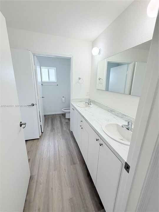 В аренду: $3,000 (3 спален, 2 ванн, 1276 Квадратных фут)