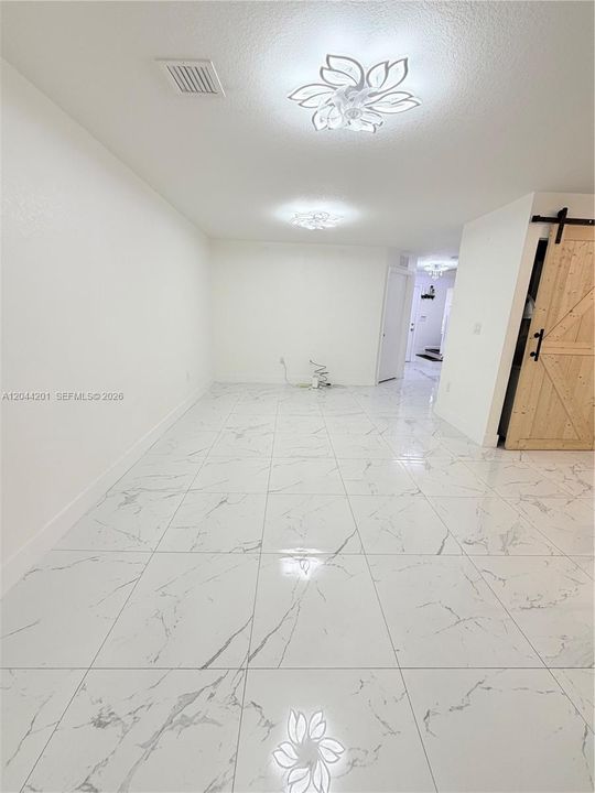 В аренду: $3,000 (3 спален, 2 ванн, 1276 Квадратных фут)
