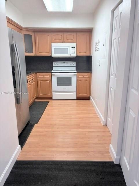 В аренду: $2,600 (2 спален, 2 ванн, 1134 Квадратных фут)