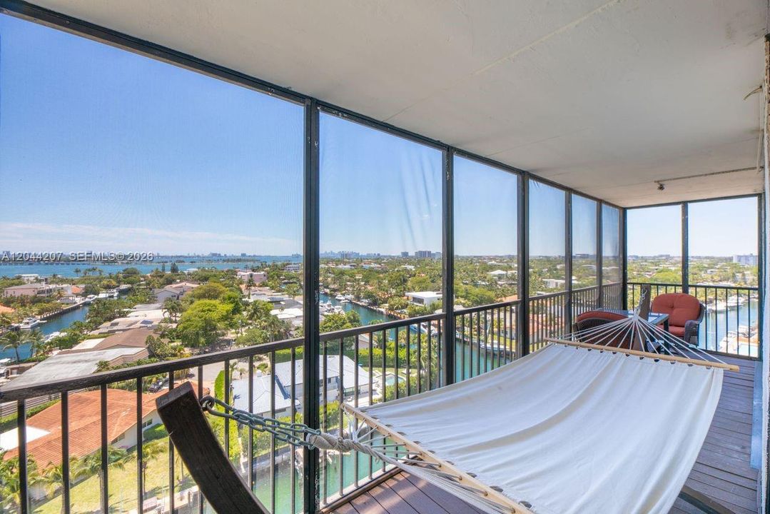 For Rent: $2,900 (2 beds, 2 baths, 1158 Square Feet)