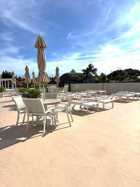For Rent: $2,900 (2 beds, 2 baths, 1158 Square Feet)