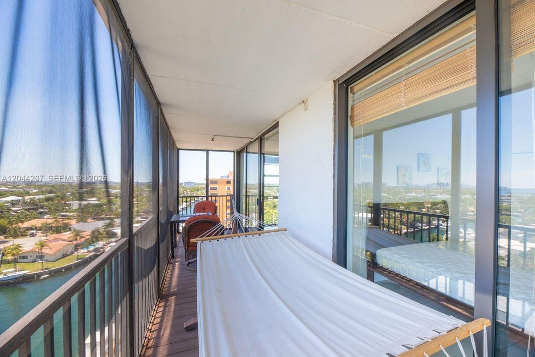 For Rent: $2,900 (2 beds, 2 baths, 1158 Square Feet)