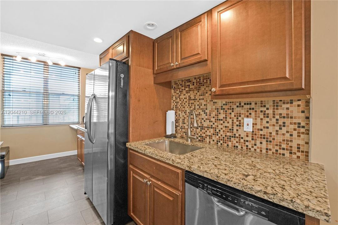 For Sale: $117,000 (2 beds, 2 baths, 960 Square Feet)