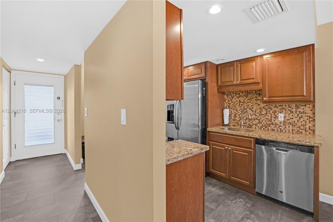For Sale: $117,000 (2 beds, 2 baths, 960 Square Feet)