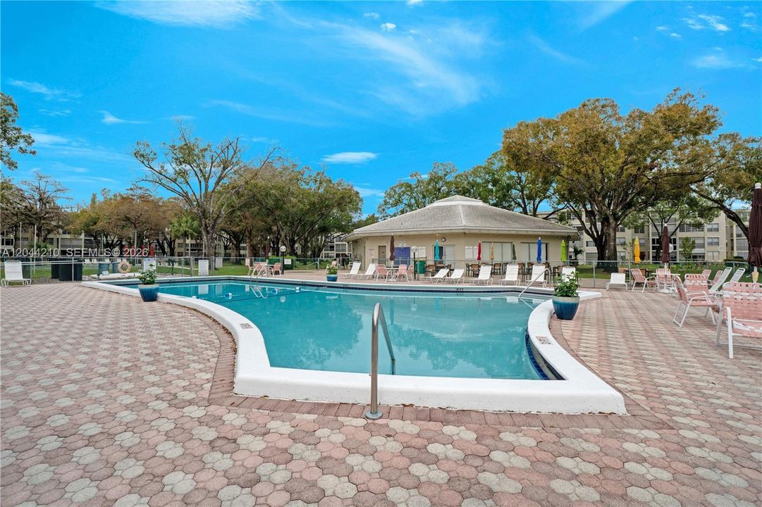 For Sale: $117,000 (2 beds, 2 baths, 960 Square Feet)