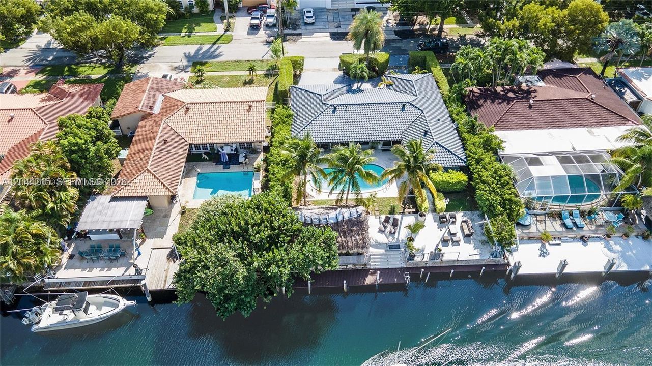 На продажу: $2,450,000 (3 спален, 3 ванн, 2247 Квадратных фут)