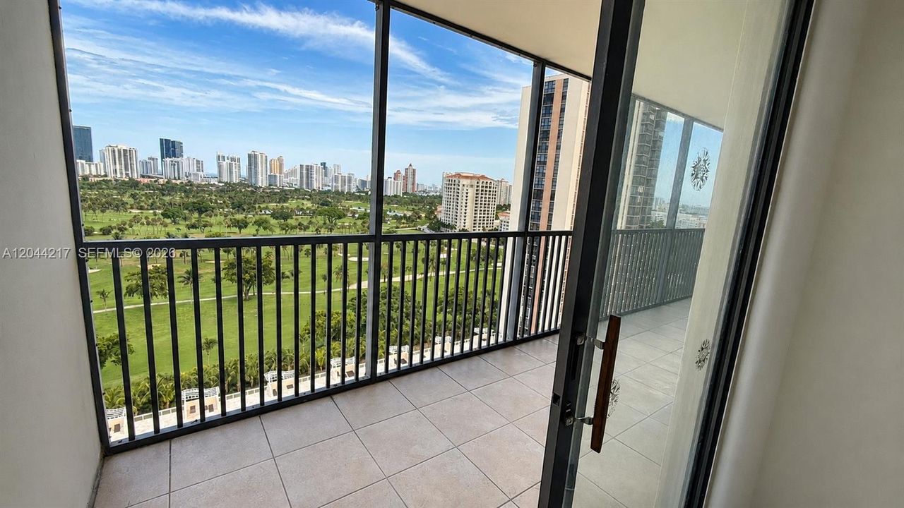 На продажу: $250,000 (2 спален, 2 ванн, 1313 Квадратных фут)