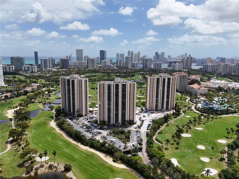 На продажу: $250,000 (2 спален, 2 ванн, 1313 Квадратных фут)