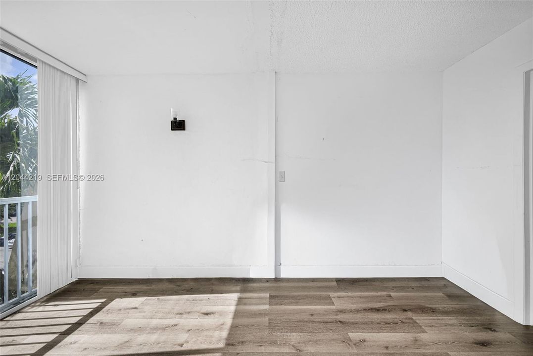 На продажу: $140,000 (1 спален, 1 ванн, 823 Квадратных фут)