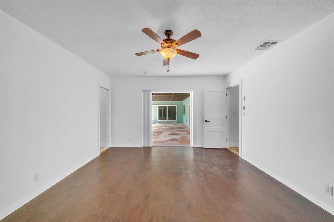 28 Primary Bedroom Suite (2)