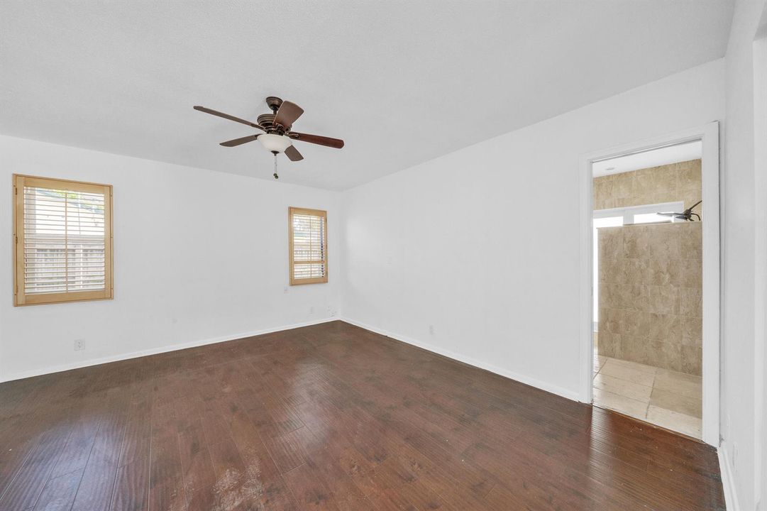 28 Primary Bedroom Suite (6)