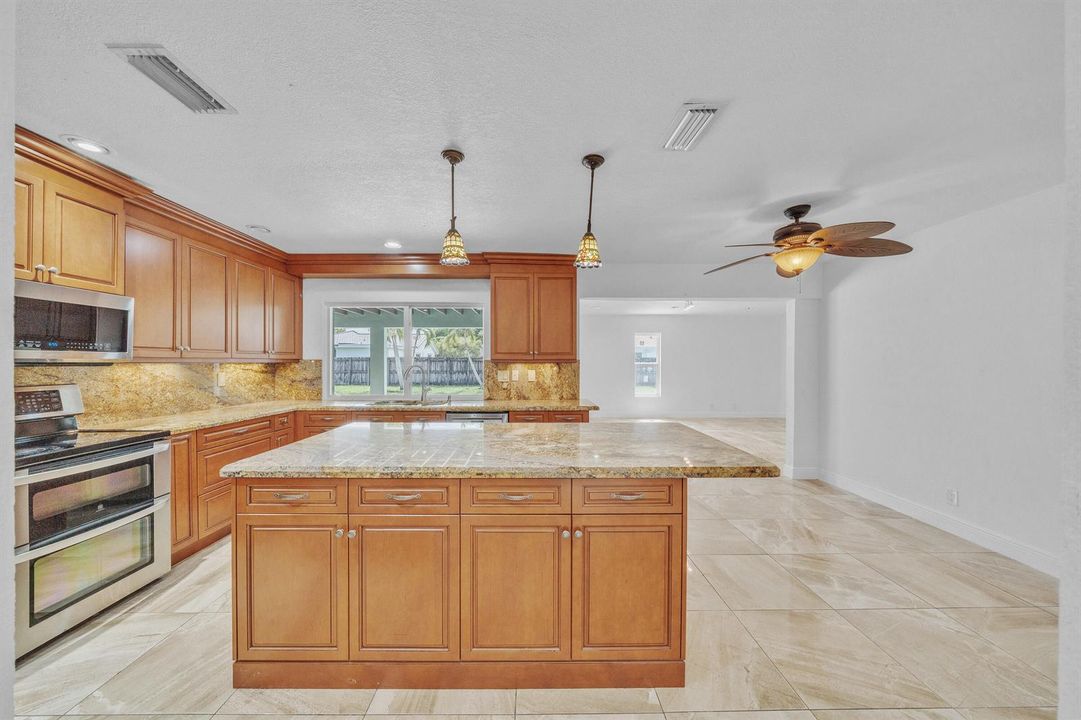 10 Kitchen (1)