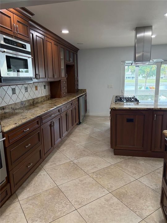 В аренду: $3,000 (3 спален, 2 ванн, 3667 Квадратных фут)