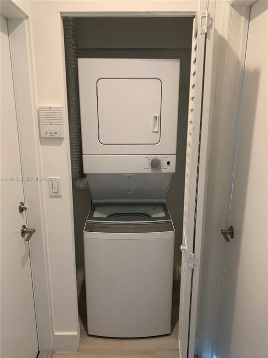 В аренду: $1,500 (0 спален, 1 ванн, 250 Квадратных фут)