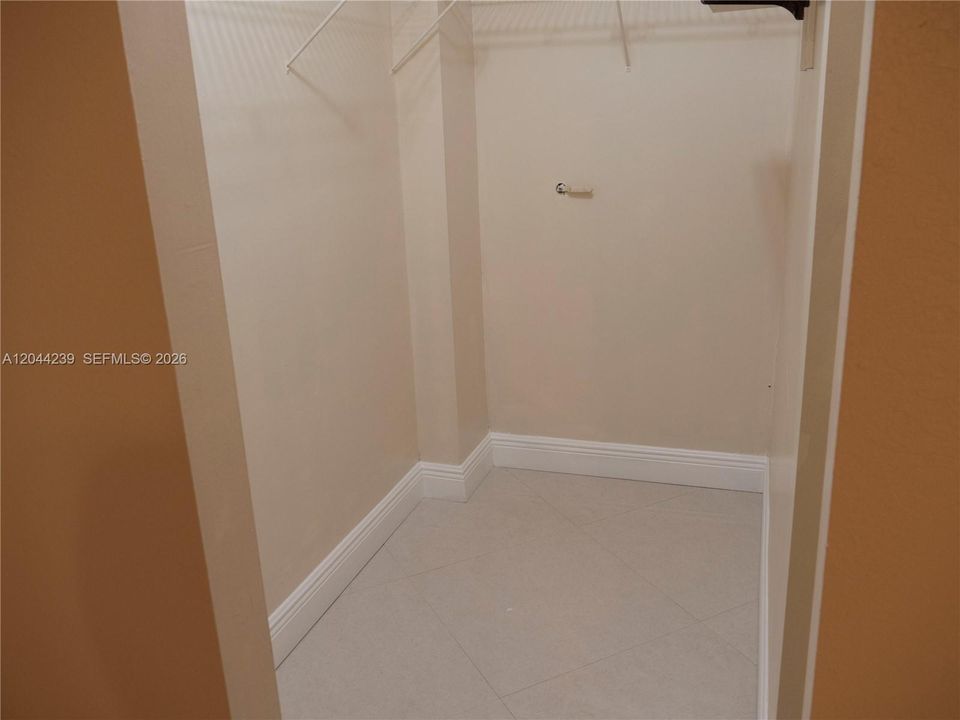 For Rent: $1,900 (2 beds, 2 baths, 960 Square Feet)