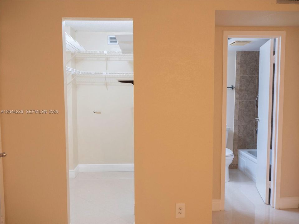 For Rent: $1,900 (2 beds, 2 baths, 960 Square Feet)
