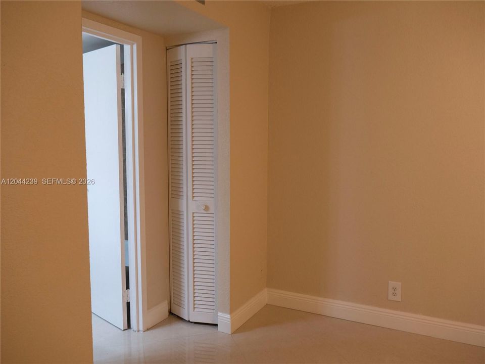 For Rent: $1,900 (2 beds, 2 baths, 960 Square Feet)