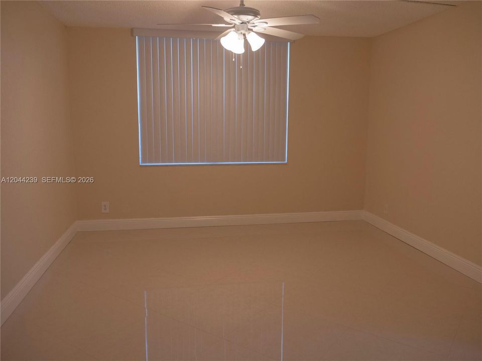 For Rent: $1,900 (2 beds, 2 baths, 960 Square Feet)