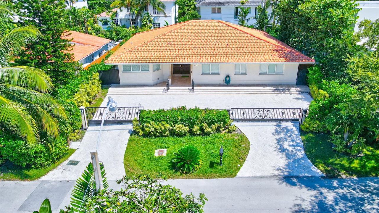 For Rent: $14,900 (4 beds, 3 baths, 2316 Square Feet)