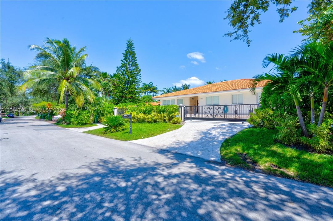 For Rent: $14,900 (4 beds, 3 baths, 2316 Square Feet)