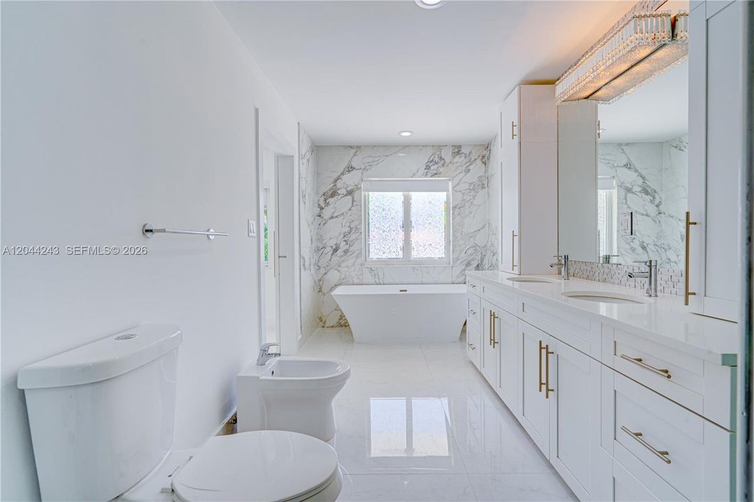 For Rent: $14,900 (4 beds, 3 baths, 2316 Square Feet)