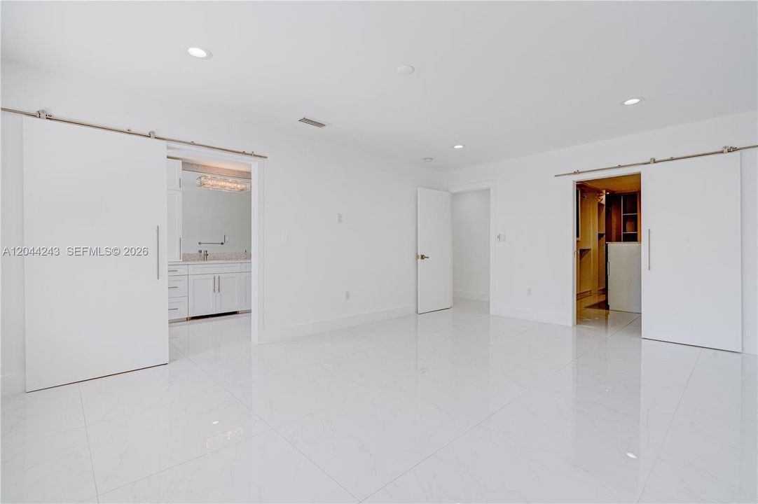 For Rent: $14,900 (4 beds, 3 baths, 2316 Square Feet)